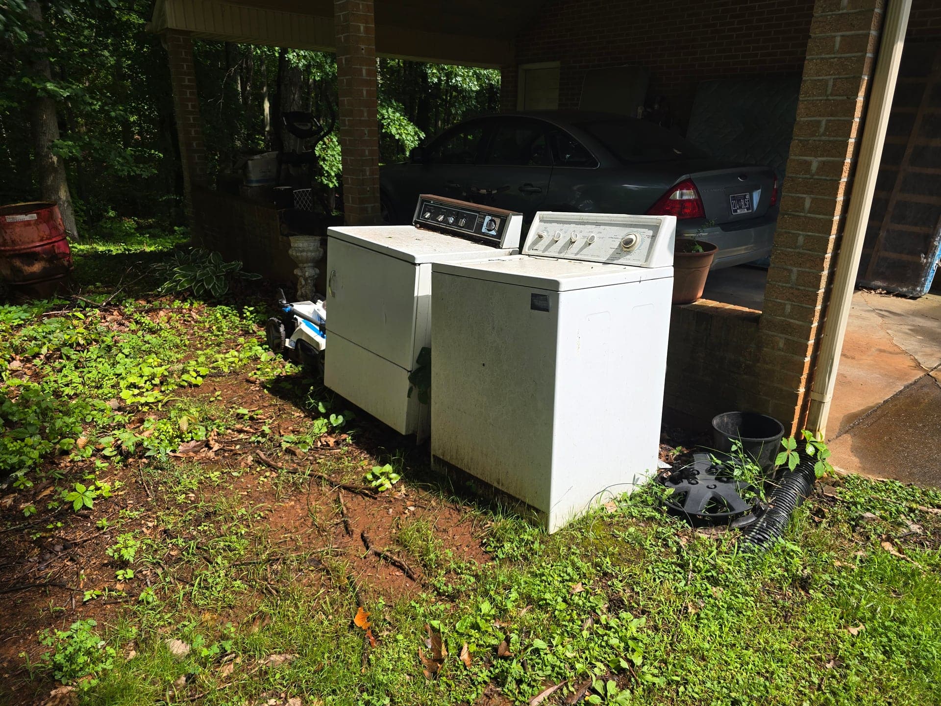 Appliances before removal in Johnson City, TN