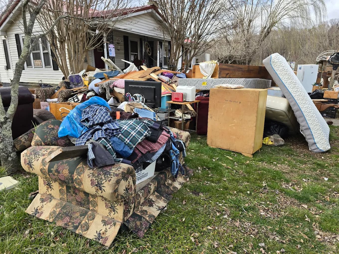 Garage cleanout junk removal in the Tri-Cities, TN